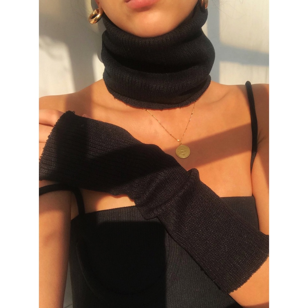 ❌[SOLD]❌Orseund Iris Chunky Knit Gloves || Black - Picture 3 of 15
